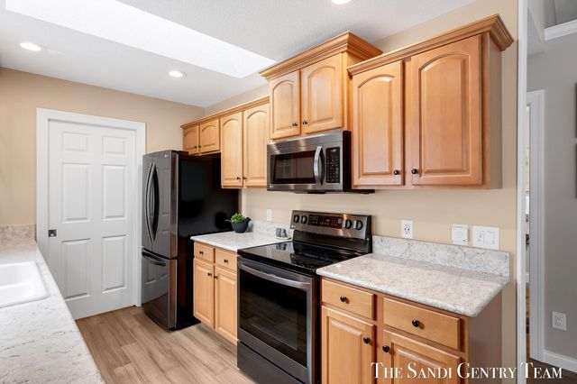 931 Bluff Creek Drive 21, Grand Haven, MI 49417