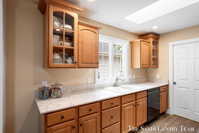 931 Bluff Creek Drive 21, Grand Haven, MI 49417