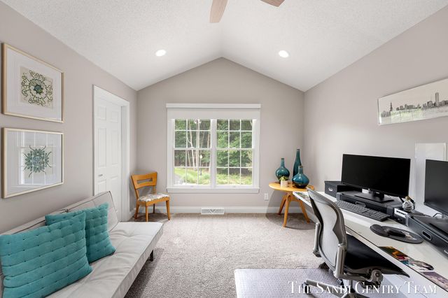 931 Bluff Creek Drive 21, Grand Haven, MI 49417