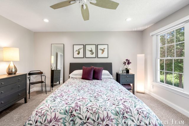 931 Bluff Creek Drive 21, Grand Haven, MI 49417