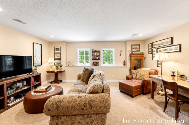 931 Bluff Creek Drive 21, Grand Haven, MI 49417