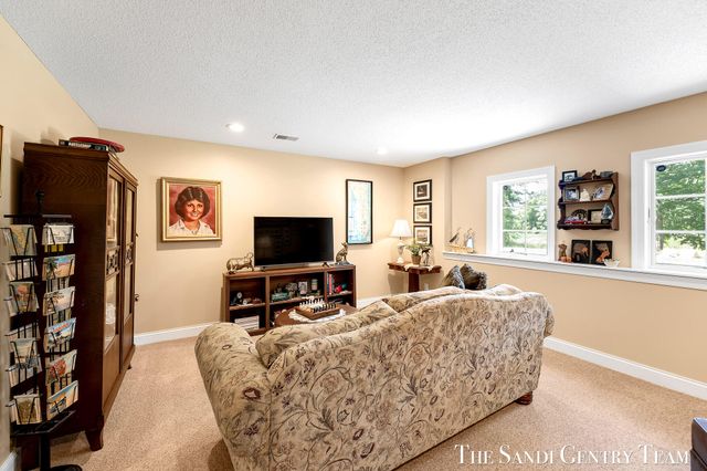 931 Bluff Creek Drive 21, Grand Haven, MI 49417