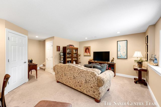 931 Bluff Creek Drive 21, Grand Haven, MI 49417