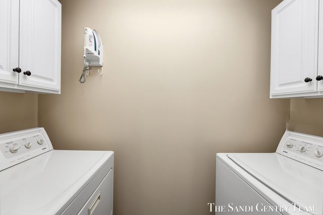 931 Bluff Creek Drive 21, Grand Haven, MI 49417