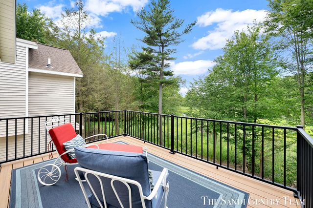 931 Bluff Creek Drive 21, Grand Haven, MI 49417