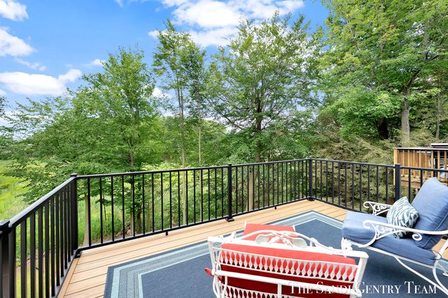 931 Bluff Creek Drive 21, Grand Haven, MI 49417