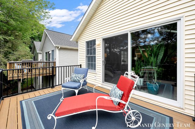 931 Bluff Creek Drive 21, Grand Haven, MI 49417