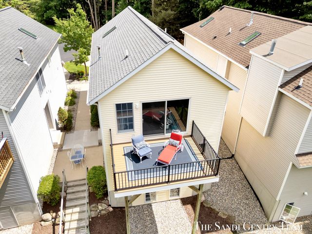 931 Bluff Creek Drive 21, Grand Haven, MI 49417