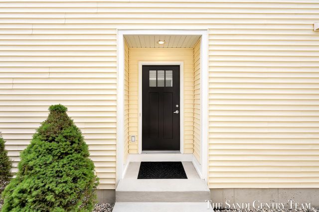 931 Bluff Creek Drive 21, Grand Haven, MI 49417