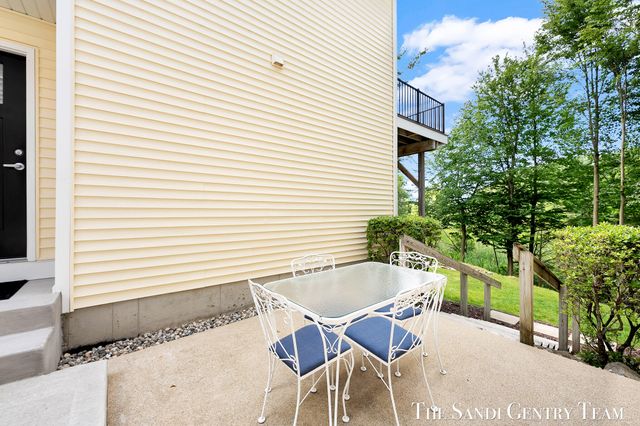 931 Bluff Creek Drive 21, Grand Haven, MI 49417