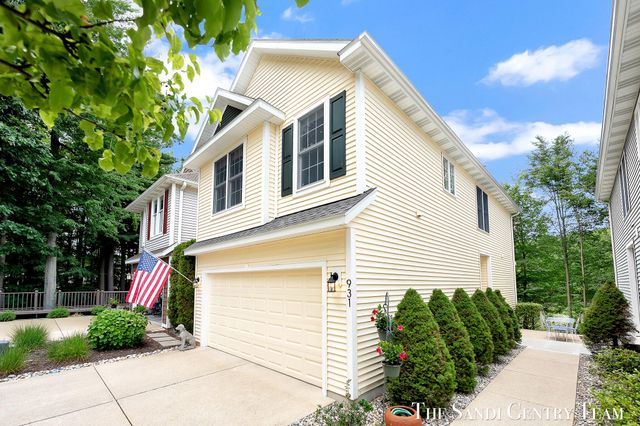 931 Bluff Creek Drive 21, Grand Haven, MI 49417