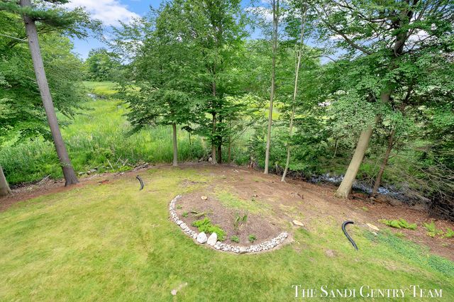 931 Bluff Creek Drive 21, Grand Haven, MI 49417