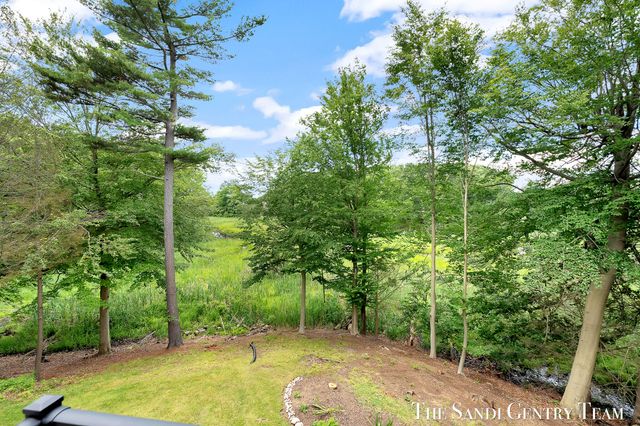 931 Bluff Creek Drive 21, Grand Haven, MI 49417