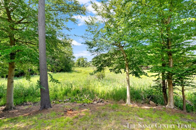 931 Bluff Creek Drive 21, Grand Haven, MI 49417
