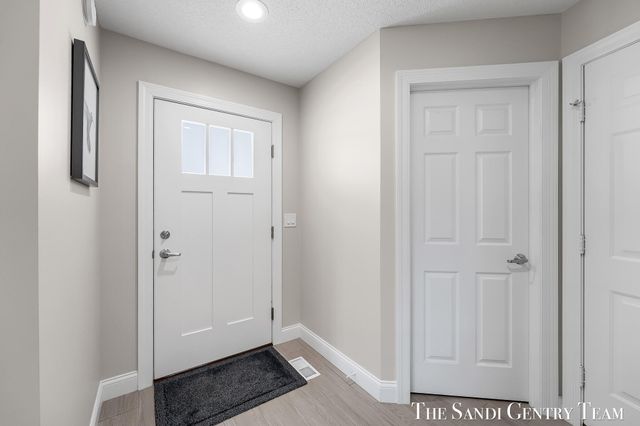 931 Bluff Creek Drive 21, Grand Haven, MI 49417