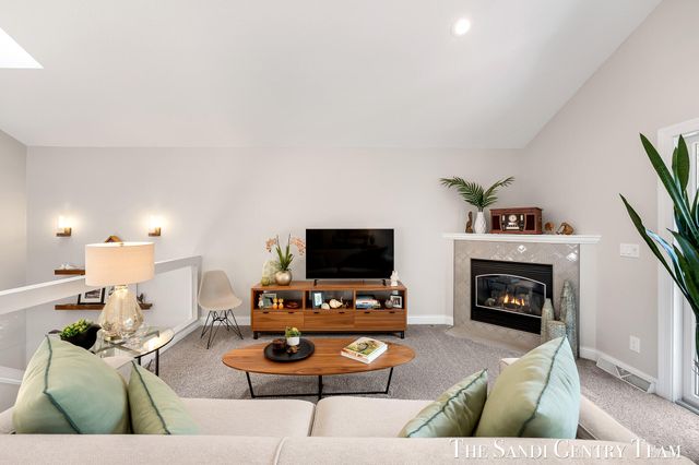 931 Bluff Creek Drive 21, Grand Haven, MI 49417
