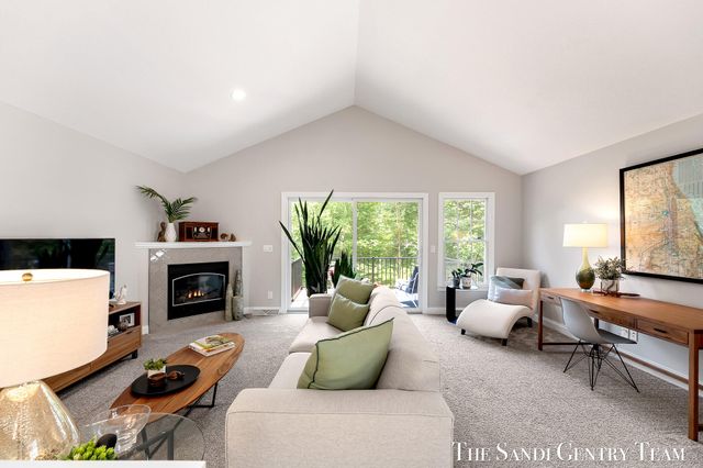 931 Bluff Creek Drive 21, Grand Haven, MI 49417