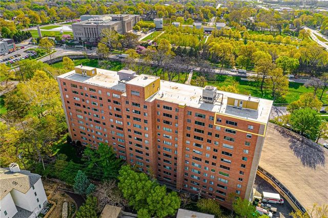 4550 Warwick Boulevard 1205, Kansas City, MO 64111