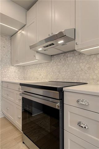 4550 Warwick Boulevard 1205, Kansas City, MO 64111