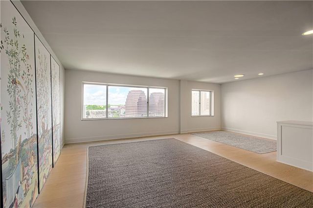 4550 Warwick Boulevard 1205, Kansas City, MO 64111