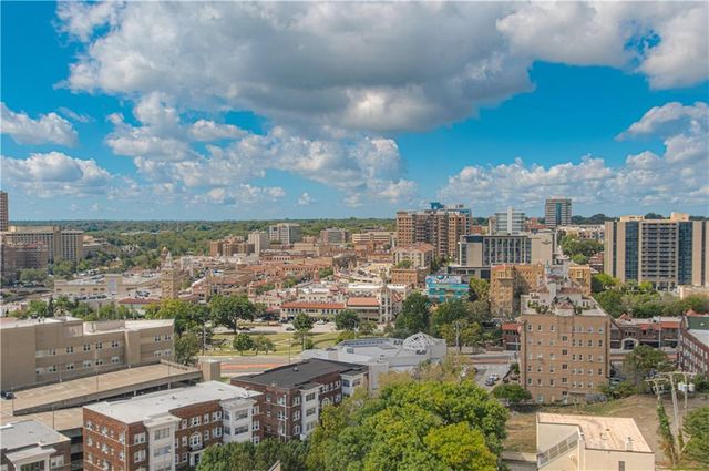 4550 Warwick Boulevard 1205, Kansas City, MO 64111