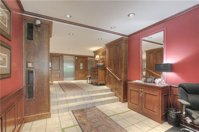 4550 Warwick Boulevard 1205, Kansas City, MO 64111