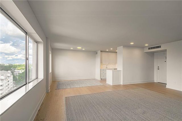 4550 Warwick Boulevard 1205, Kansas City, MO 64111