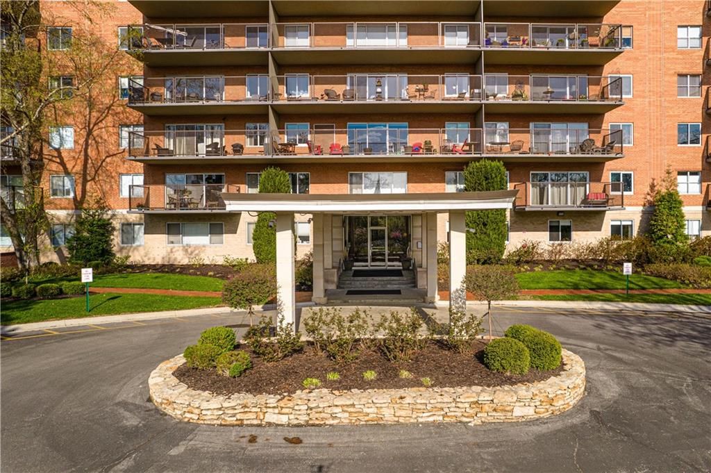 4550 Warwick Boulevard 1205, Kansas City, MO 64111