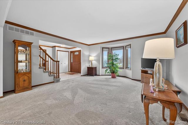 19230 Augusta Court, Livonia, MI 48152