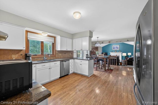 19230 Augusta Court, Livonia, MI 48152