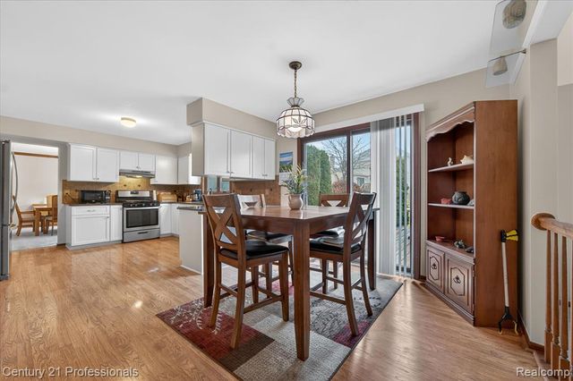 19230 Augusta Court, Livonia, MI 48152