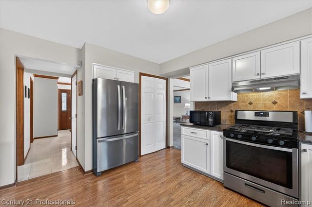 19230 Augusta Court, Livonia, MI 48152