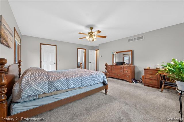 19230 Augusta Court, Livonia, MI 48152