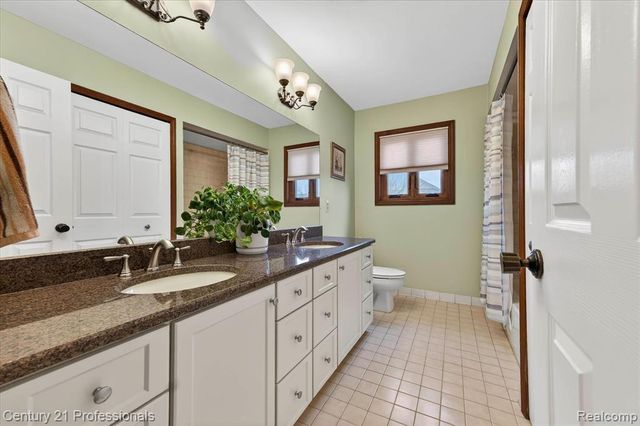 19230 Augusta Court, Livonia, MI 48152