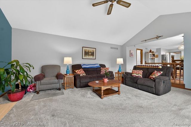 19230 Augusta Court, Livonia, MI 48152