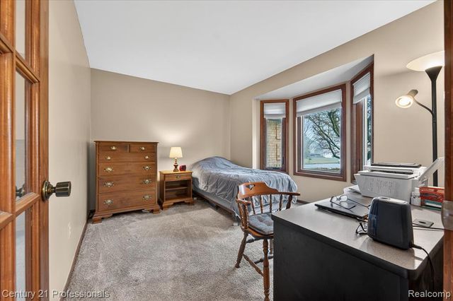 19230 Augusta Court, Livonia, MI 48152