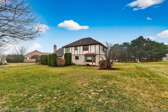 19230 Augusta Court, Livonia, MI 48152