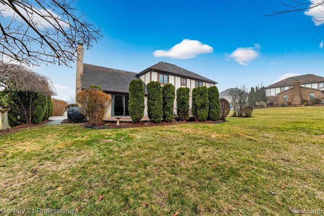 19230 Augusta Court, Livonia, MI 48152