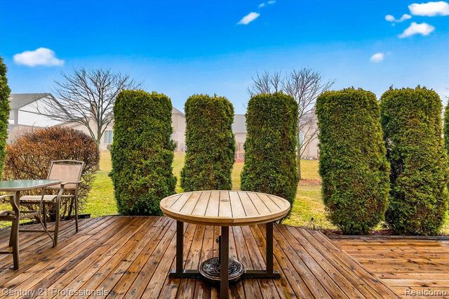 19230 Augusta Court, Livonia, MI 48152