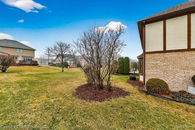 19230 Augusta Court, Livonia, MI 48152