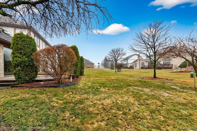 19230 Augusta Court, Livonia, MI 48152