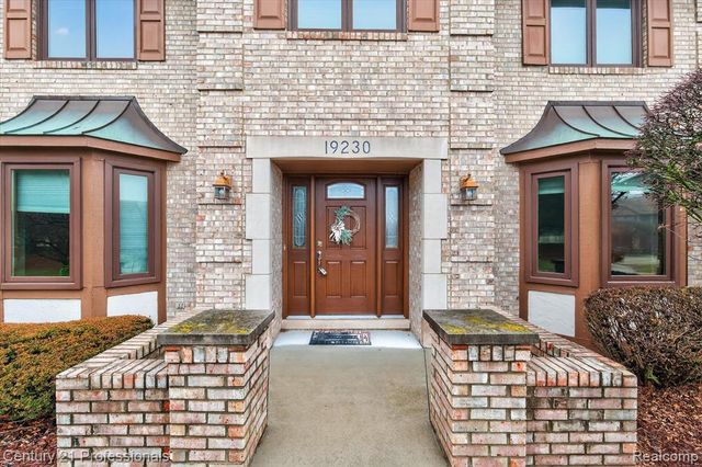 19230 Augusta Court, Livonia, MI 48152