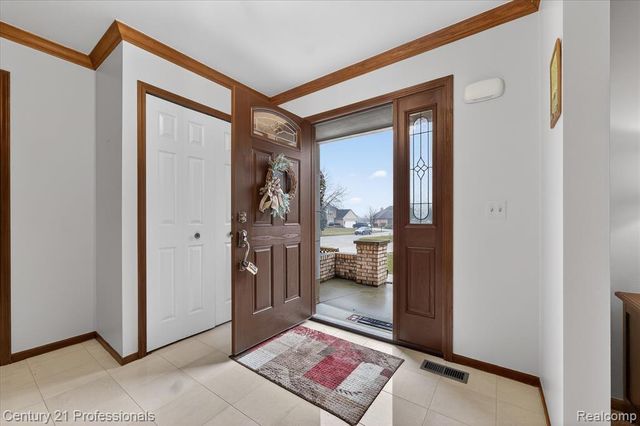 19230 Augusta Court, Livonia, MI 48152