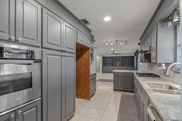 16161 Blackwater Rd, Zachary, LA 70791