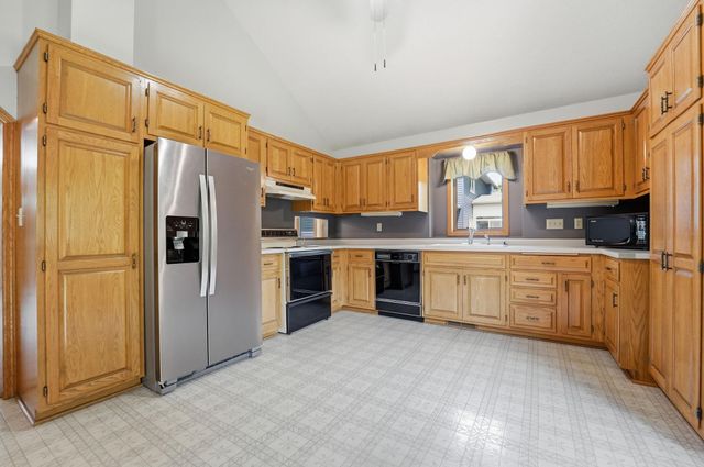 1827 Hydram Avenue N, Oakdale, MN 55128