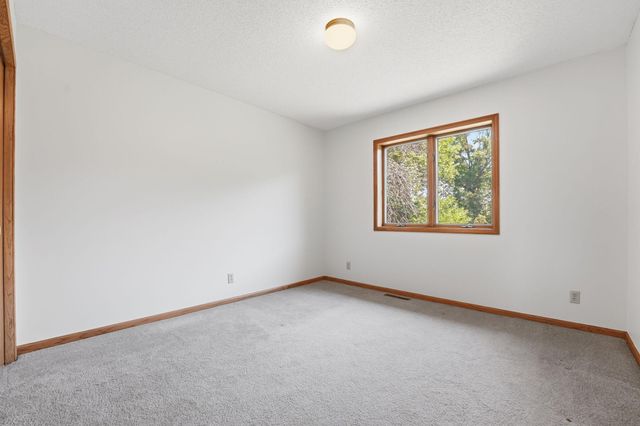 1827 Hydram Avenue N, Oakdale, MN 55128