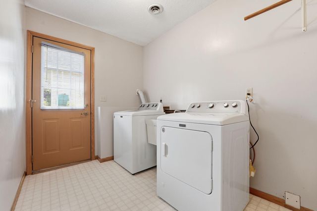 1827 Hydram Avenue N, Oakdale, MN 55128