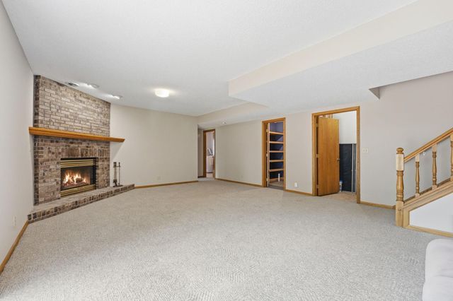 1827 Hydram Avenue N, Oakdale, MN 55128