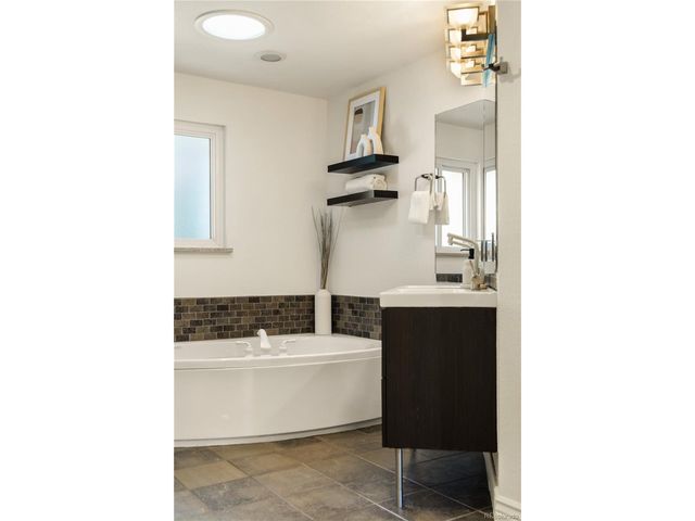 1960 Zang St, Golden, CO 80401