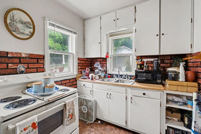 429 Coldbrook Street NE, Grand Rapids, MI 49503